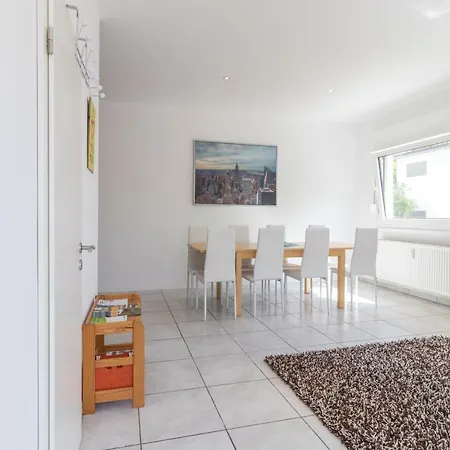 110m² Mit 3 Schlafzimmer Fur Max. 8 Personen * Woerrstadt
